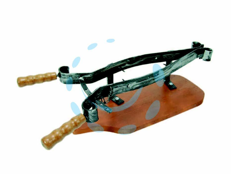 PORTAPROSCIUTTO IN FERRO CON BASE E MANICI IN LEGNO - cm.19x62x17h.